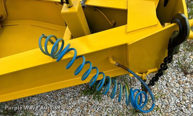 image for item OF9918 1990 Eager Beaver 15TXL tilt deck equipment trailer