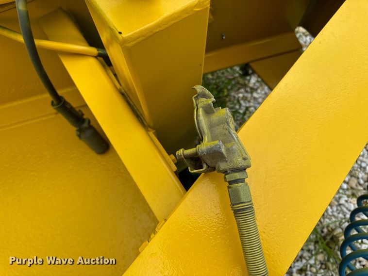 image for item OF9918 1990 Eager Beaver 15TXL tilt deck equipment trailer