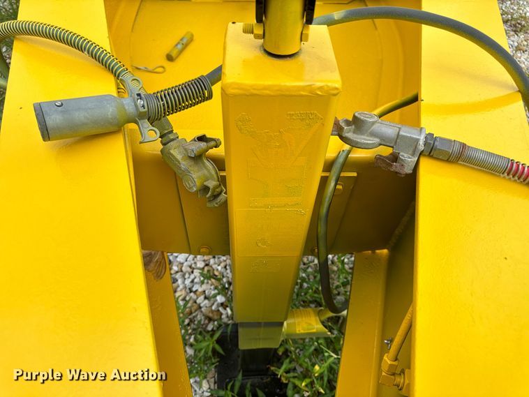 image for item OF9918 1990 Eager Beaver 15TXL tilt deck equipment trailer