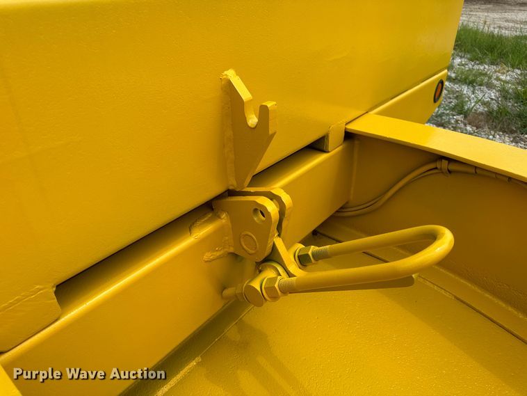 image for item OF9918 1990 Eager Beaver 15TXL tilt deck equipment trailer