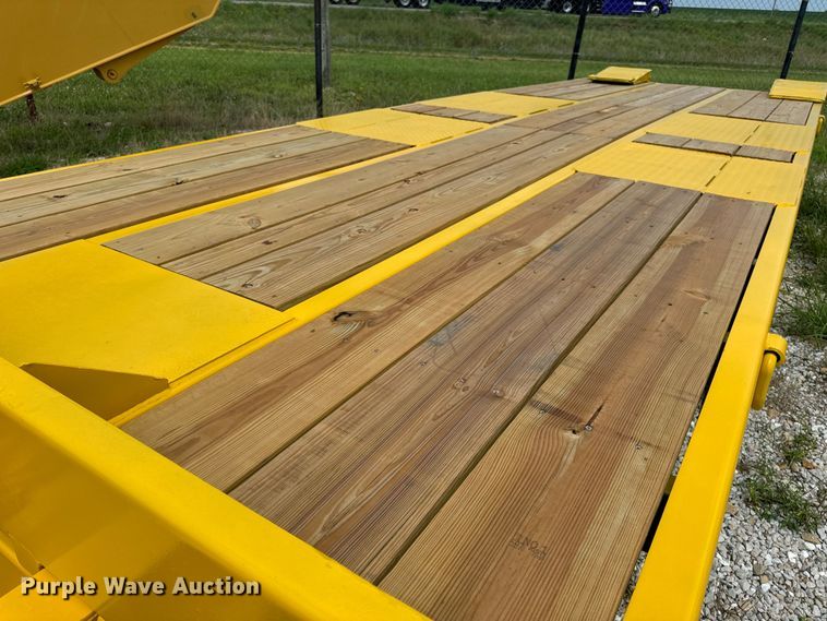 image for item OF9918 1990 Eager Beaver 15TXL tilt deck equipment trailer