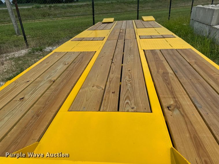 image for item OF9918 1990 Eager Beaver 15TXL tilt deck equipment trailer