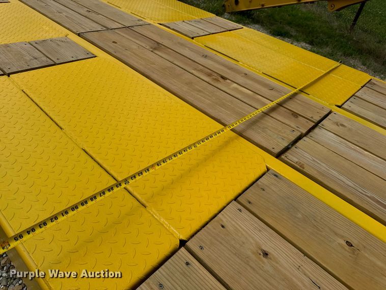 image for item OF9918 1990 Eager Beaver 15TXL tilt deck equipment trailer