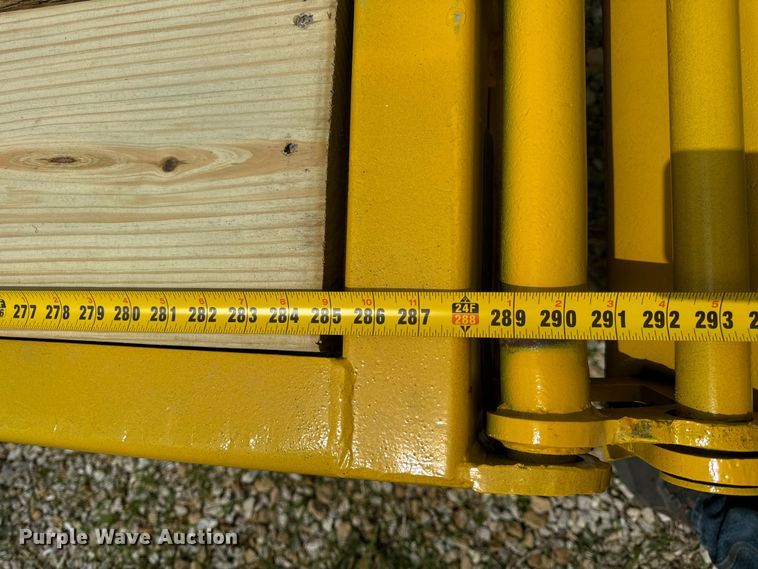 image for item OF9918 1990 Eager Beaver 15TXL tilt deck equipment trailer