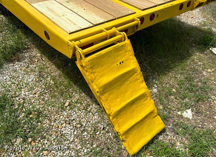 image for item OF9918 1990 Eager Beaver 15TXL tilt deck equipment trailer