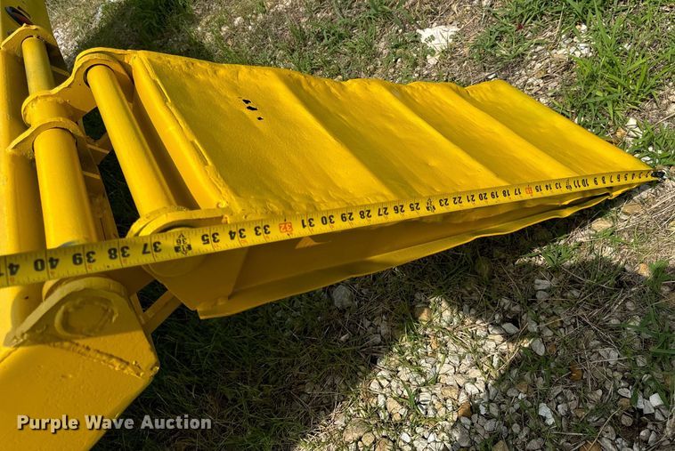 image for item OF9918 1990 Eager Beaver 15TXL tilt deck equipment trailer