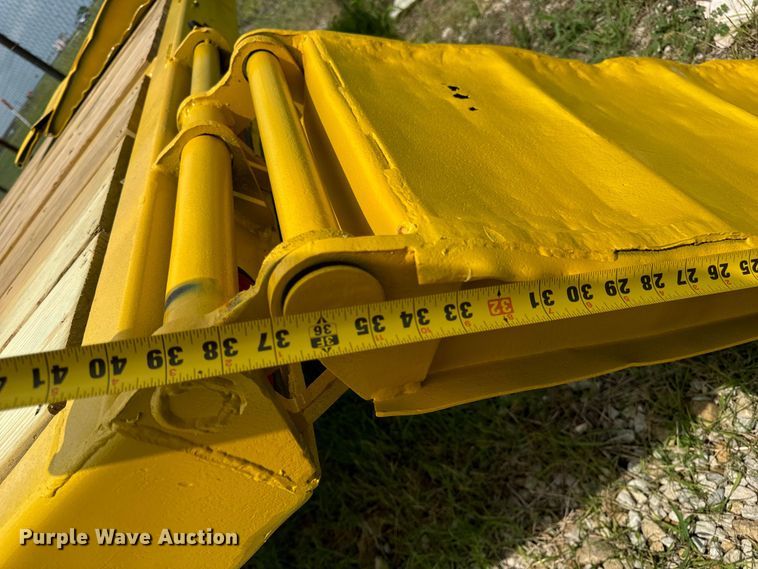 image for item OF9918 1990 Eager Beaver 15TXL tilt deck equipment trailer