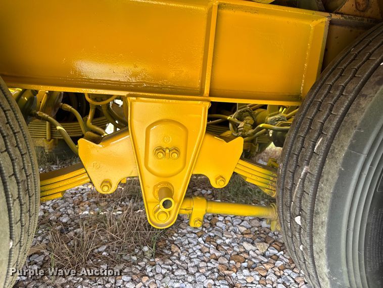 image for item OF9918 1990 Eager Beaver 15TXL tilt deck equipment trailer