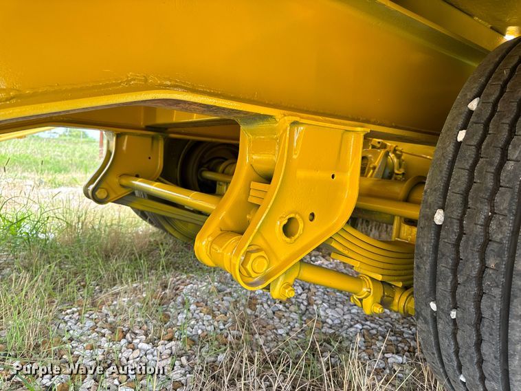 image for item OF9918 1990 Eager Beaver 15TXL tilt deck equipment trailer