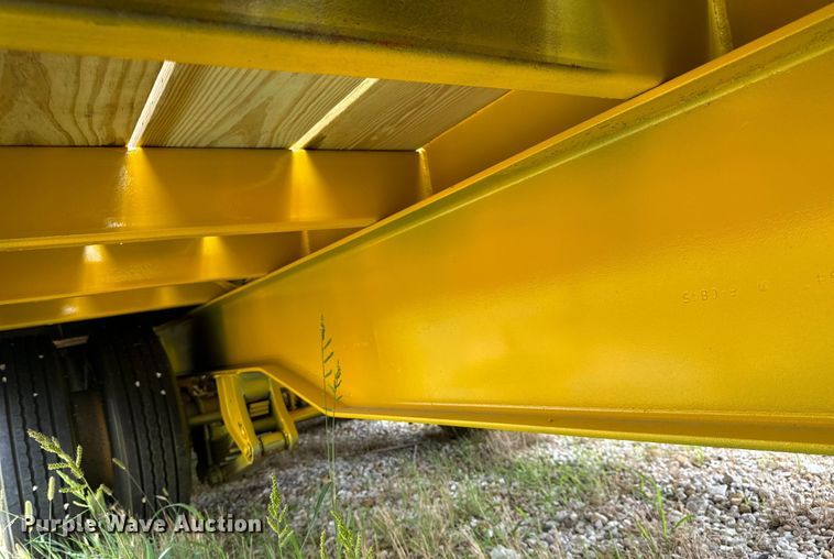 image for item OF9918 1990 Eager Beaver 15TXL tilt deck equipment trailer
