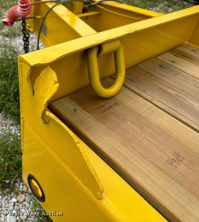 image for item OF9918 1990 Eager Beaver 15TXL tilt deck equipment trailer