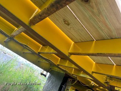 image for item OF9918 1990 Eager Beaver 15TXL tilt deck equipment trailer