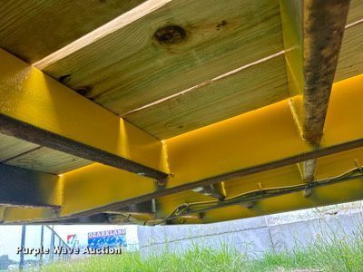image for item OF9918 1990 Eager Beaver 15TXL tilt deck equipment trailer