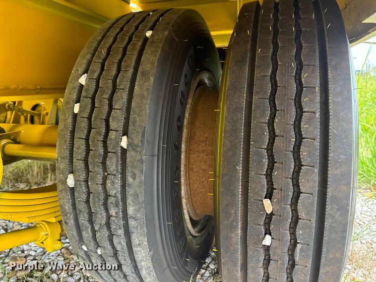 image for item OF9918 1990 Eager Beaver 15TXL tilt deck equipment trailer