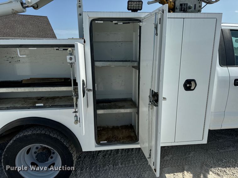 image for item OF9921 2022 Ford F550 XL utility / service truck