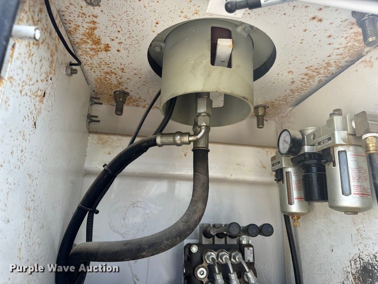 image for item OF9921 2022 Ford F550 XL utility / service truck