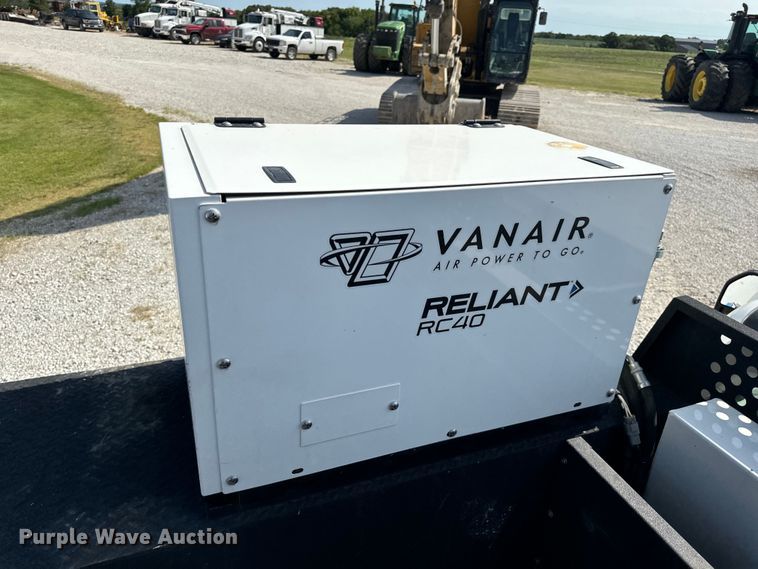 image for item OF9921 2022 Ford F550 XL utility / service truck