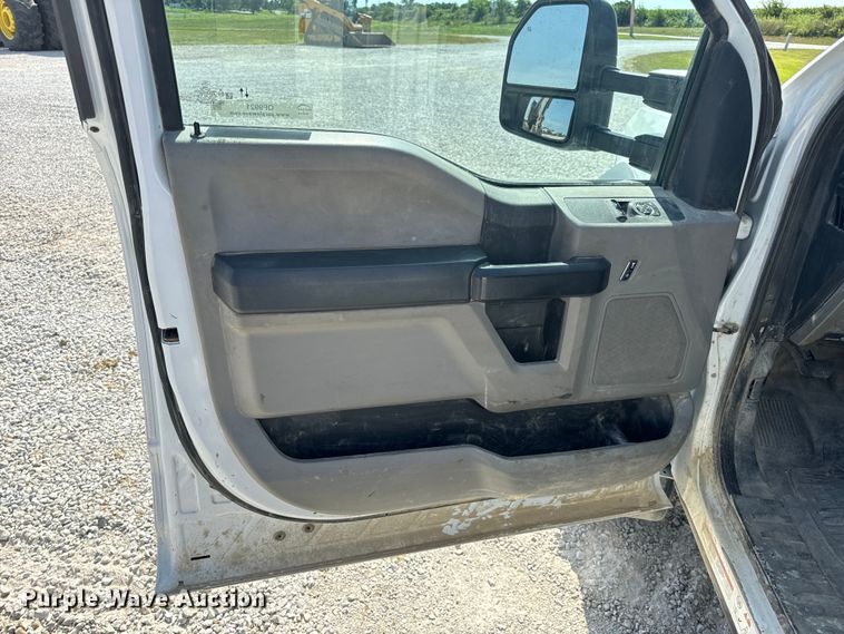 image for item OF9921 2022 Ford F550 XL utility / service truck