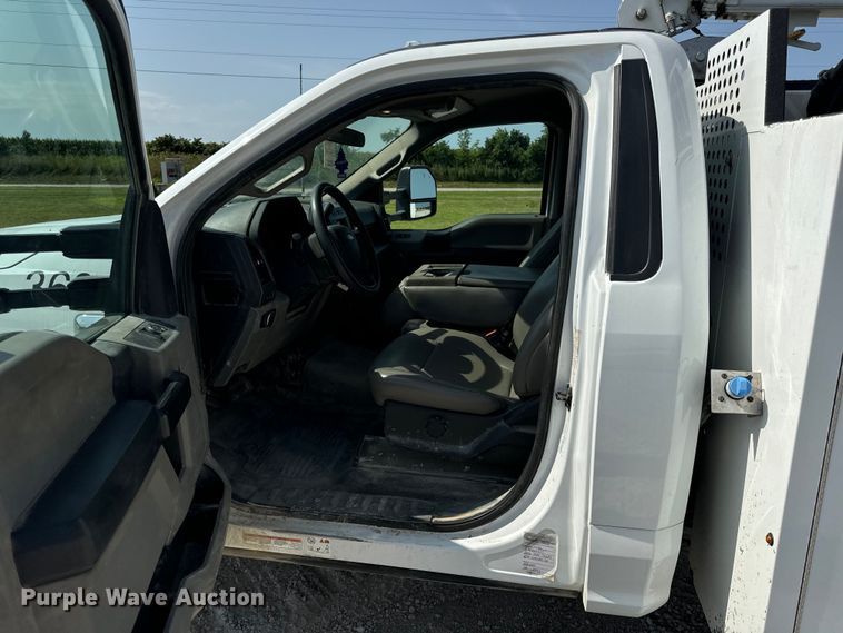 image for item OF9921 2022 Ford F550 XL utility / service truck