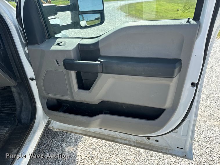 image for item OF9921 2022 Ford F550 XL utility / service truck