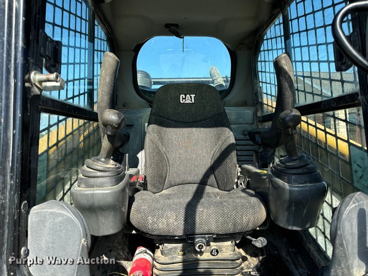 image for item OF9923 2017 Caterpillar  299D2 XHP tracked skid steer loader