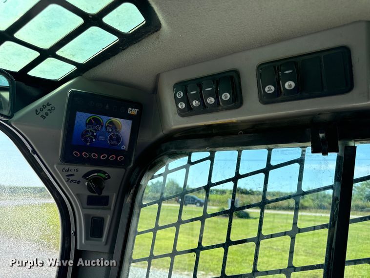 image for item OF9923 2017 Caterpillar  299D2 XHP tracked skid steer loader