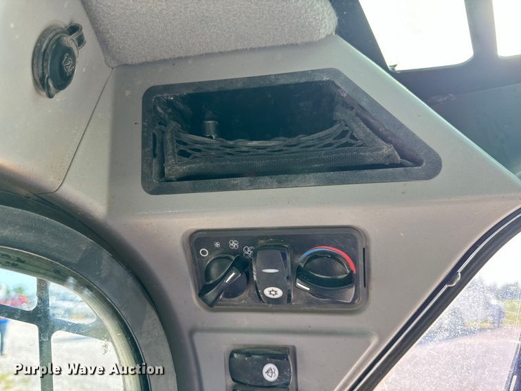 image for item OF9923 2017 Caterpillar  299D2 XHP tracked skid steer loader