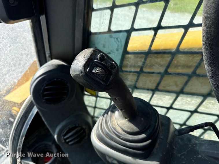 image for item OF9923 2017 Caterpillar  299D2 XHP tracked skid steer loader