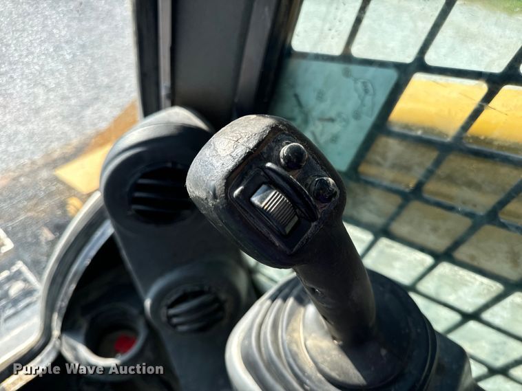 image for item OF9923 2017 Caterpillar  299D2 XHP tracked skid steer loader