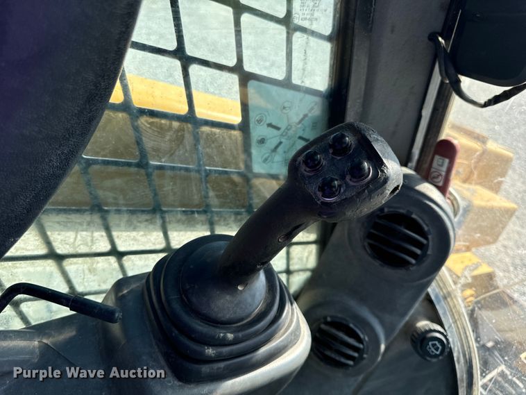 image for item OF9923 2017 Caterpillar  299D2 XHP tracked skid steer loader