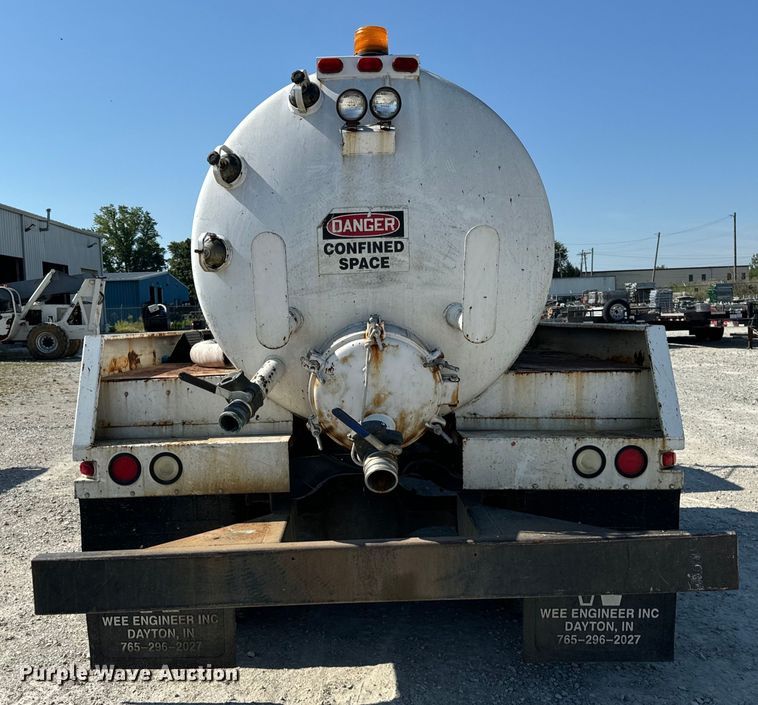 image for item OG9620 1994 Ford F700  vacuum truck