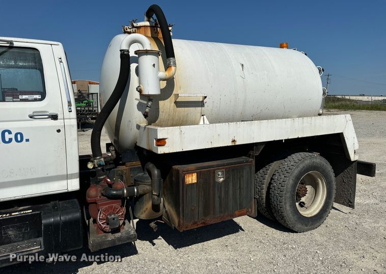 image for item OG9620 1994 Ford F700  vacuum truck