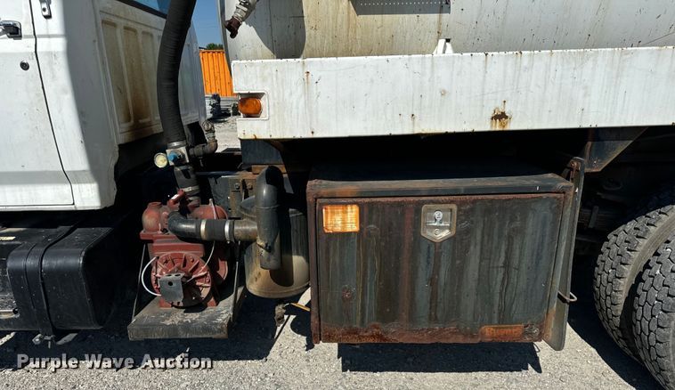 image for item OG9620 1994 Ford F700  vacuum truck