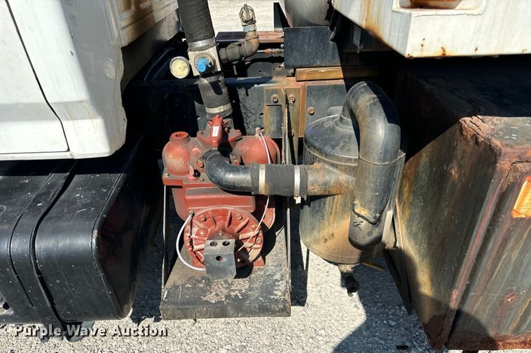 image for item OG9620 1994 Ford F700  vacuum truck