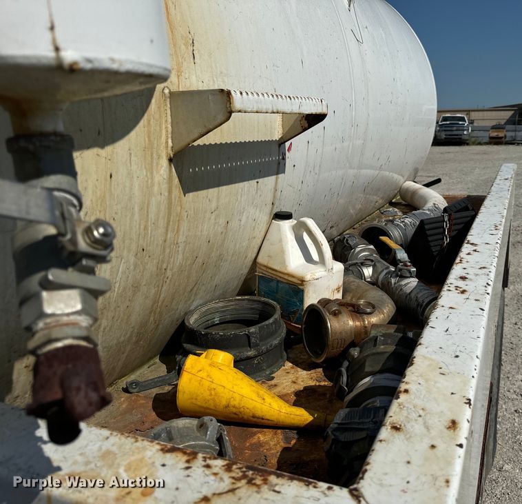 image for item OG9620 1994 Ford F700  vacuum truck