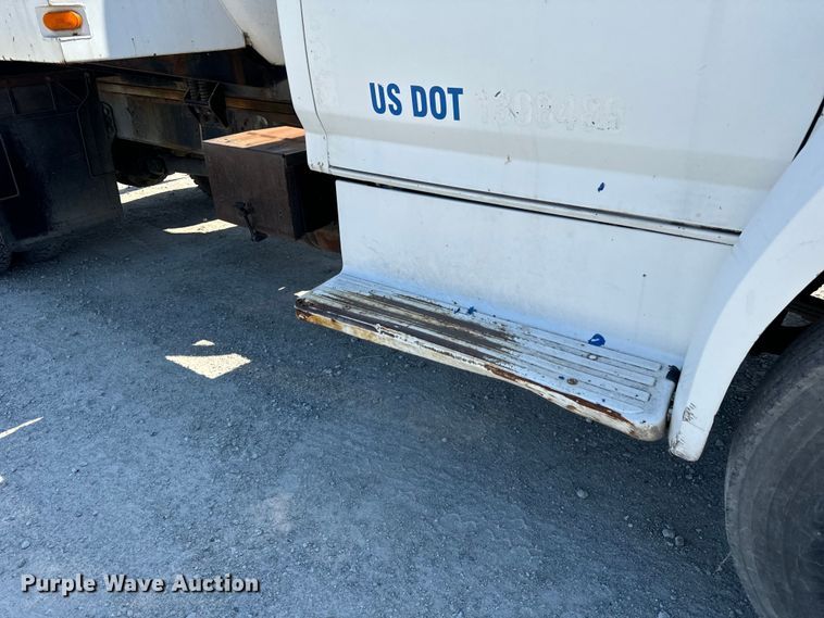 image for item OG9620 1994 Ford F700  vacuum truck
