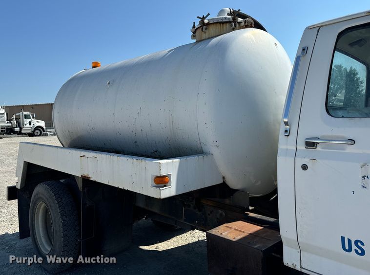 image for item OG9620 1994 Ford F700  vacuum truck