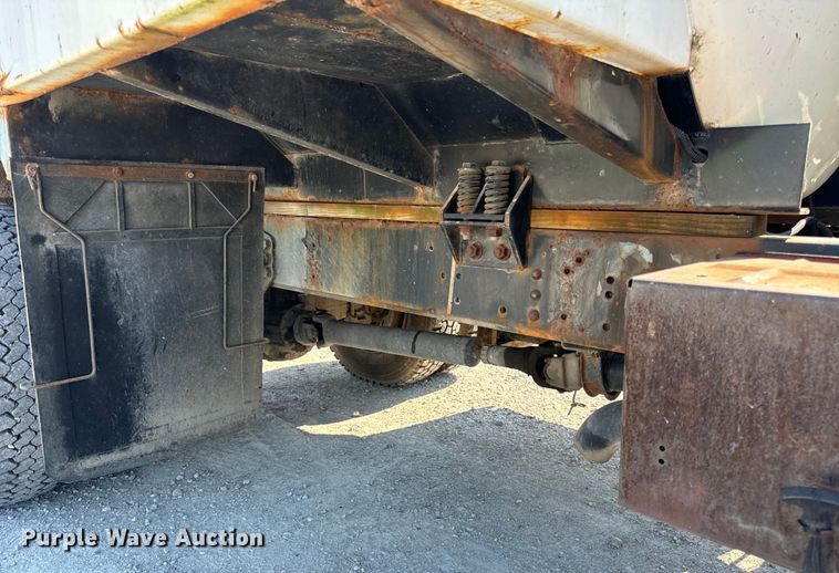 image for item OG9620 1994 Ford F700  vacuum truck