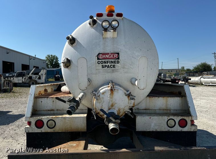 image for item OG9620 1994 Ford F700  vacuum truck