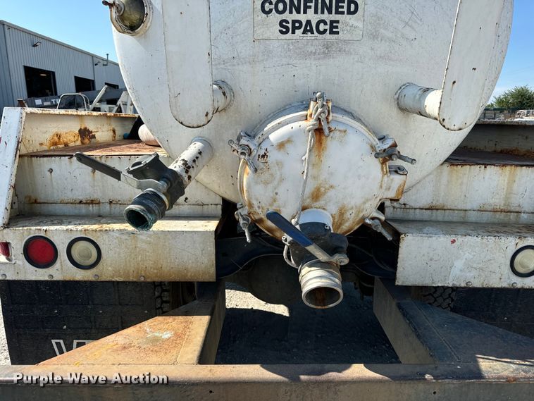 image for item OG9620 1994 Ford F700  vacuum truck