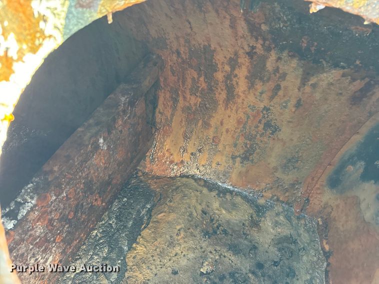 image for item OG9620 1994 Ford F700  vacuum truck