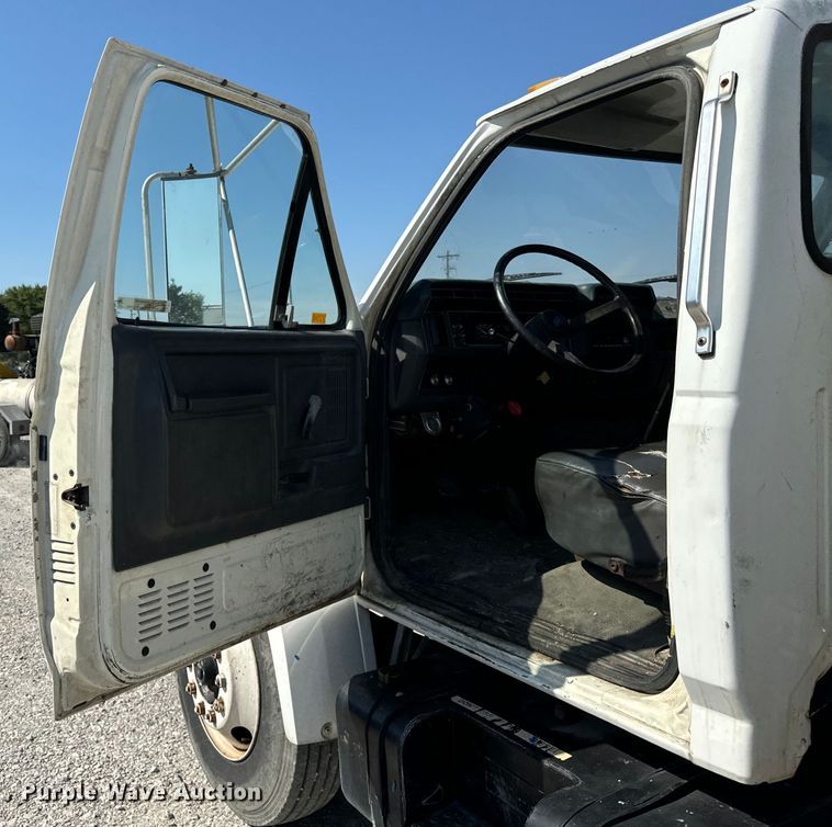 image for item OG9620 1994 Ford F700  vacuum truck