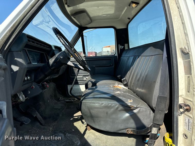 image for item OG9620 1994 Ford F700  vacuum truck