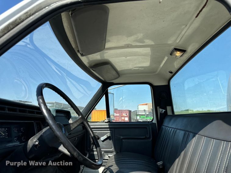 image for item OG9620 1994 Ford F700  vacuum truck