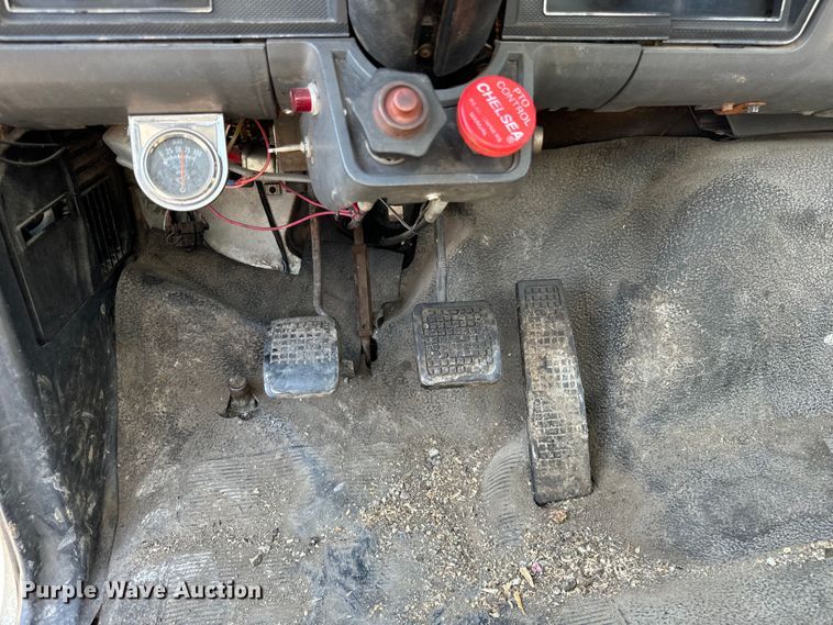 image for item OG9620 1994 Ford F700  vacuum truck