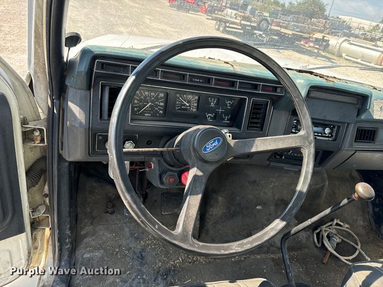 image for item OG9620 1994 Ford F700  vacuum truck