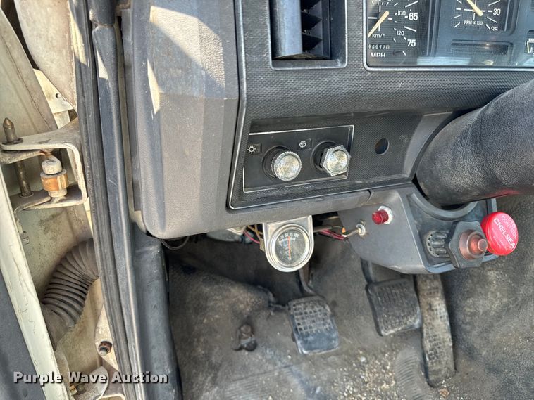 image for item OG9620 1994 Ford F700  vacuum truck