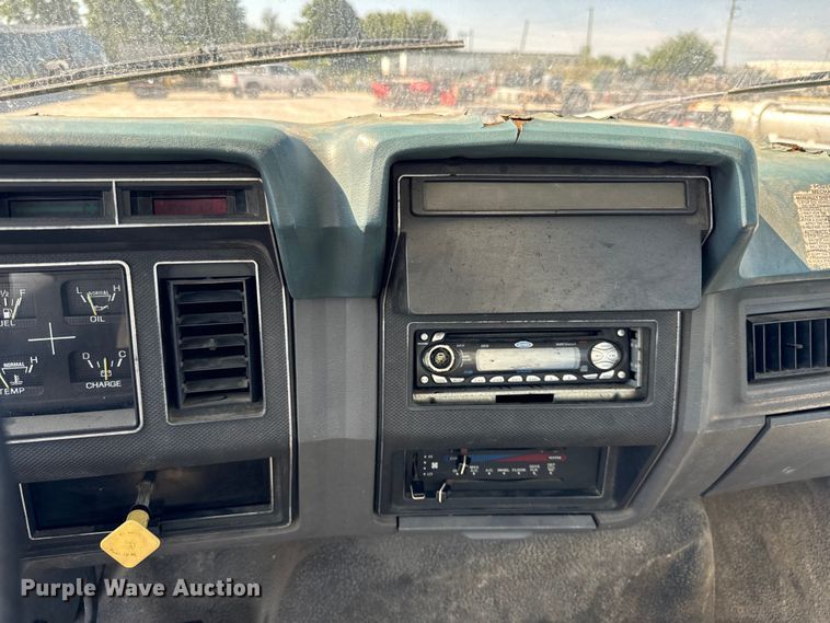 image for item OG9620 1994 Ford F700  vacuum truck