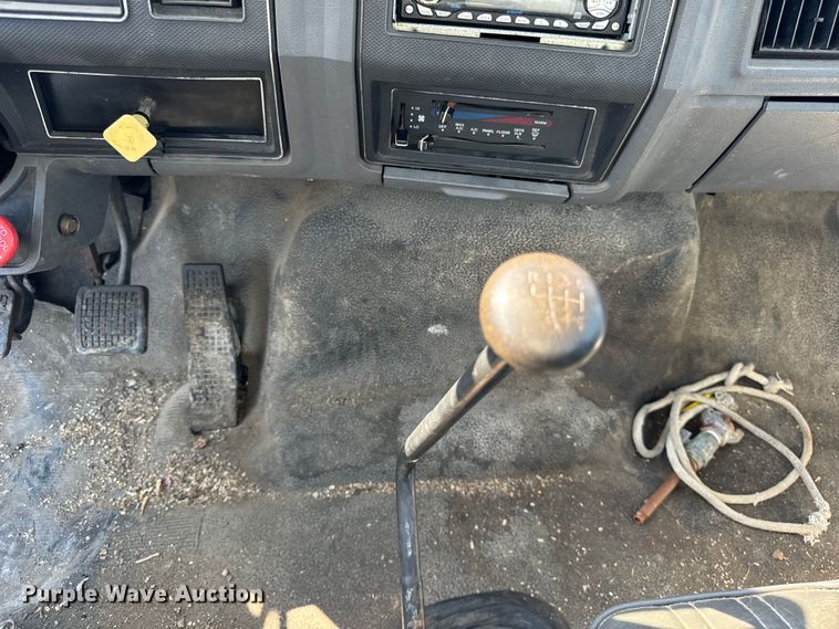 image for item OG9620 1994 Ford F700  vacuum truck