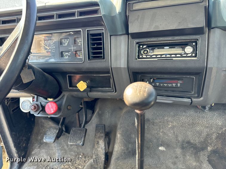 image for item OG9620 1994 Ford F700  vacuum truck